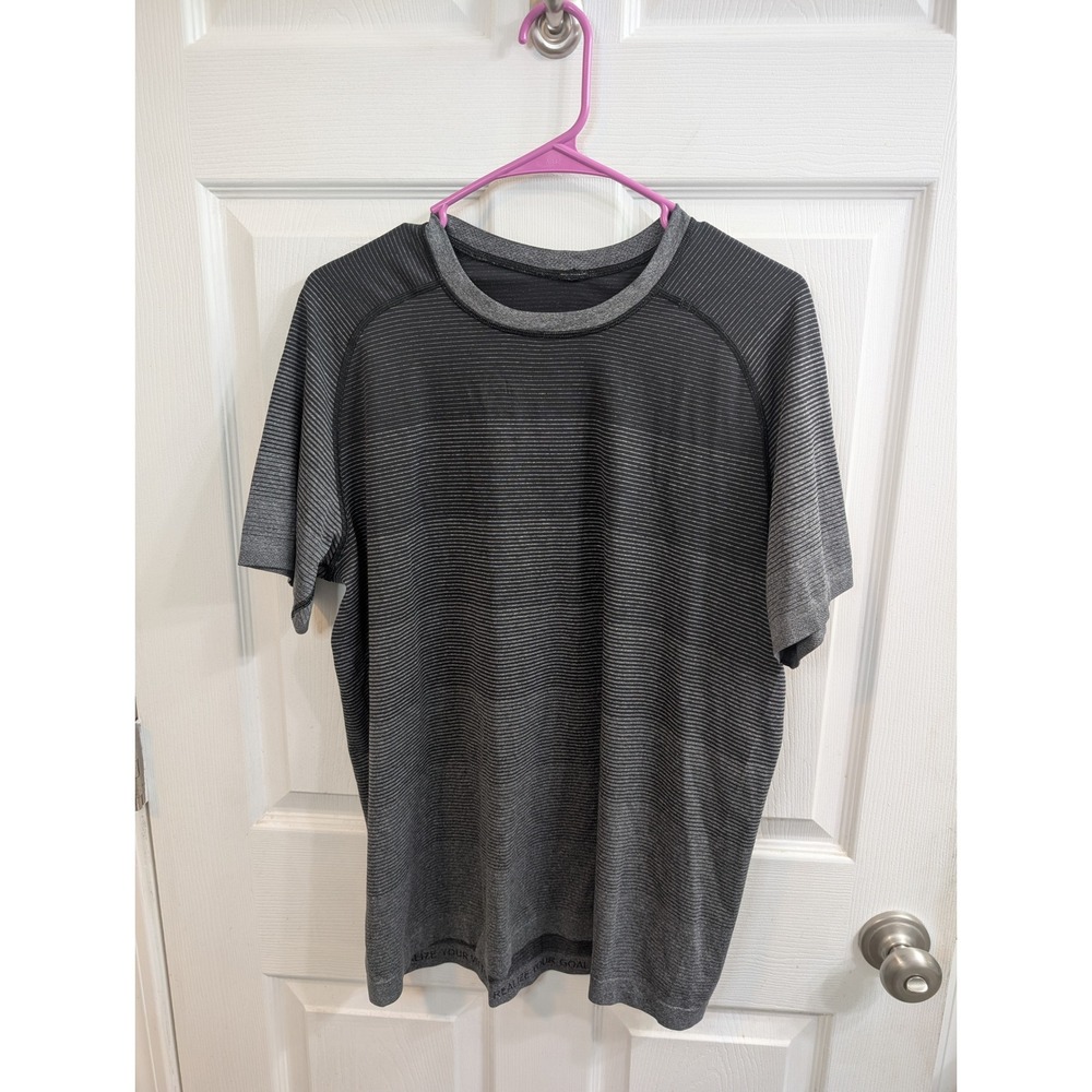 Lululemon Metal Vent Tech Shirt Mens Black Grey Striped Ombre Seamless - Size L